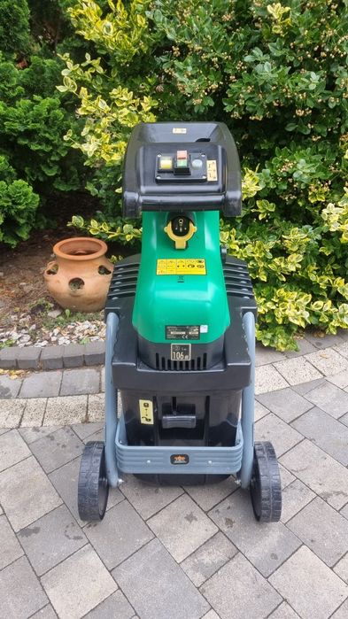 Rozdrabniacz do gałęzi frezowy Top Craft   z koszem 2800 Watt rębak
