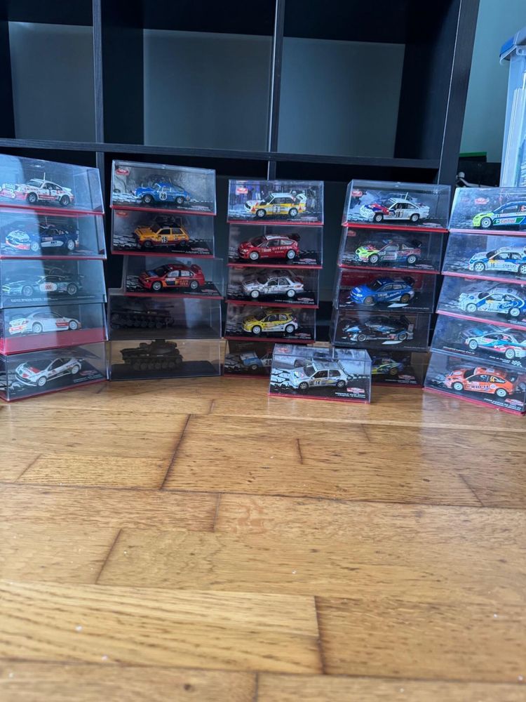 Colecao de carros de rally - 24 unidades e oferta de 2 tanques