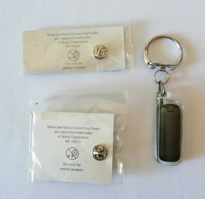 Pins e porta-chaves de publicidade á Nokia