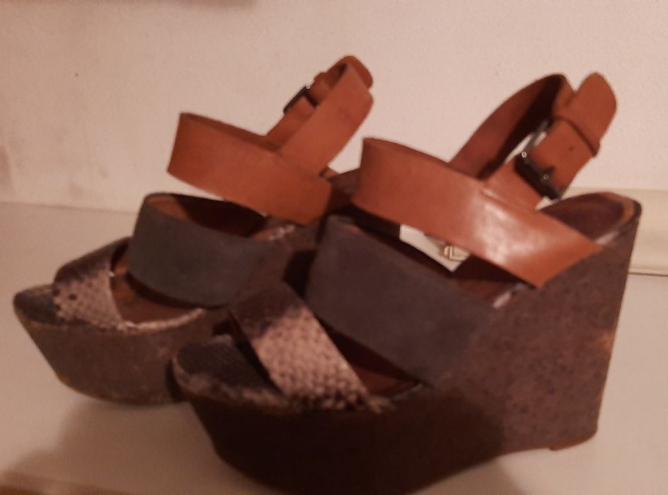 Sandalias de cunha com compensação