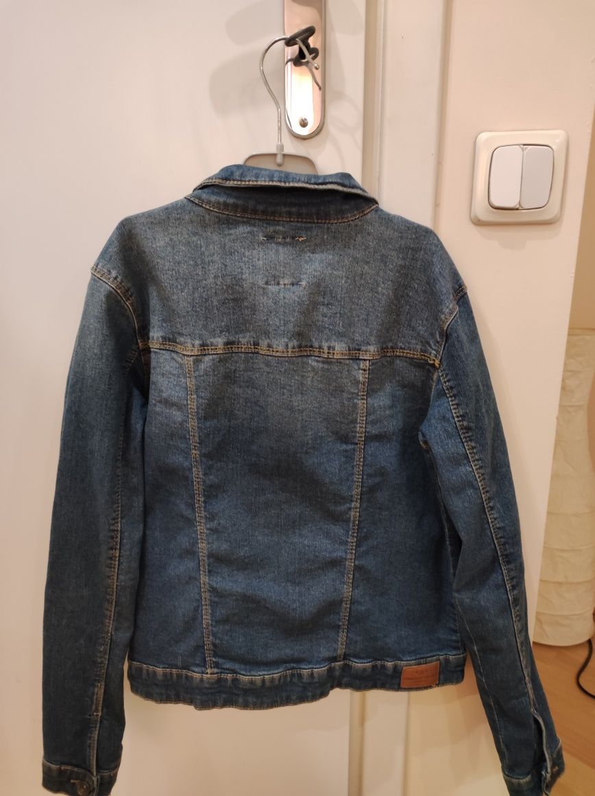 Джинсовая куртка на девочку 11-12 лет