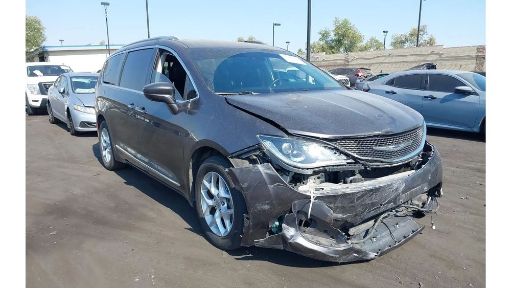 Chrysler Pacifica w drodze do kraju