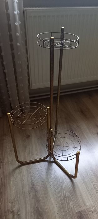 Kwietnik metalowe rurki złoty