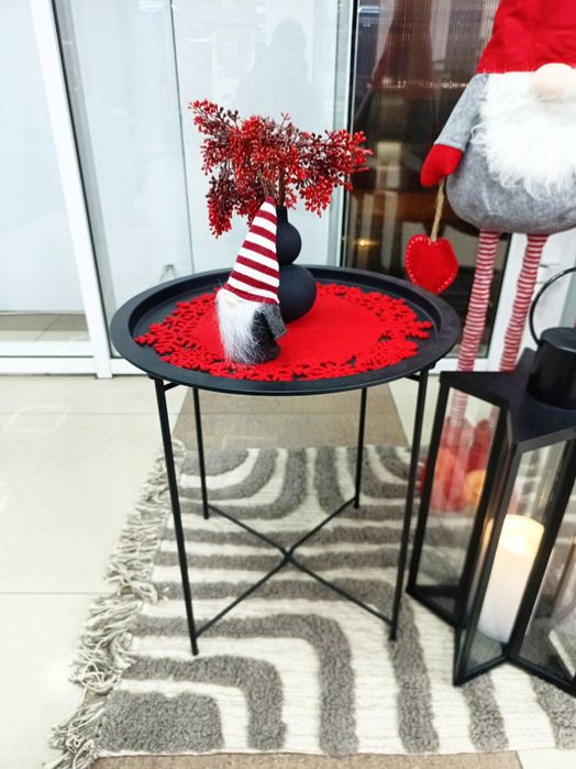 Столик черный декоративный