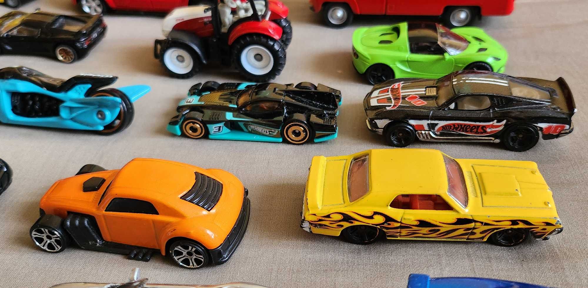 Kolekcja 22 szt modeli aut hot wheels matchbox i innych