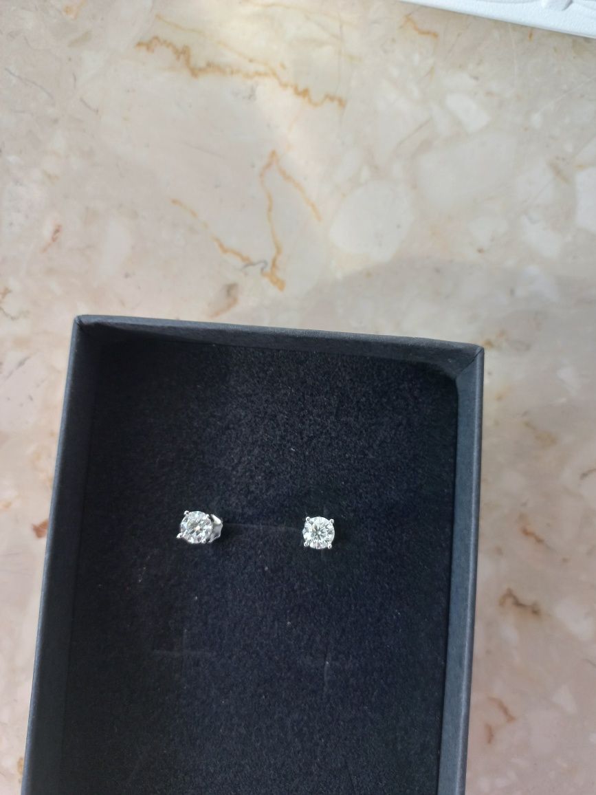 Nowe srebrne kolczyki z moissanitem 0.5 ct x 2