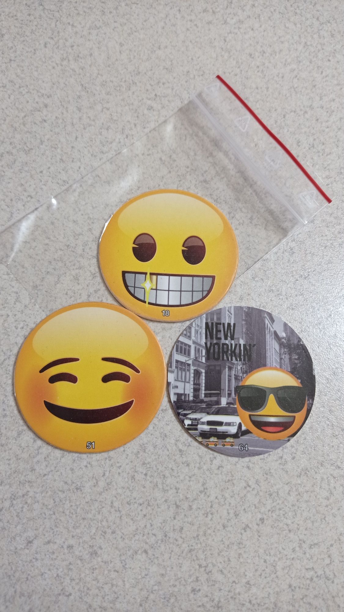 Zestaw żetonów Chipicao - seria Emoji Emotki - żetony krążki komplet