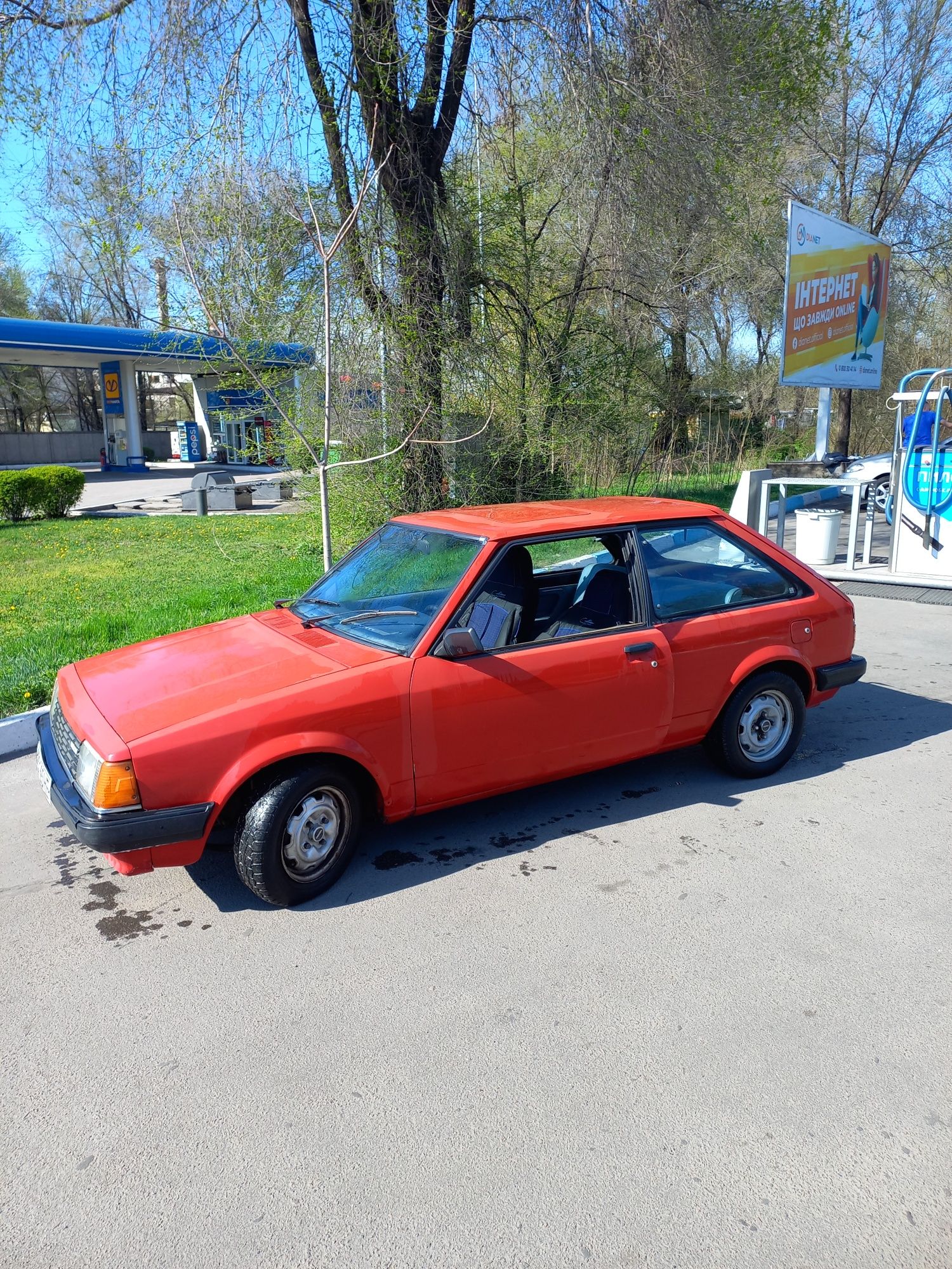 Продам Mazda 323