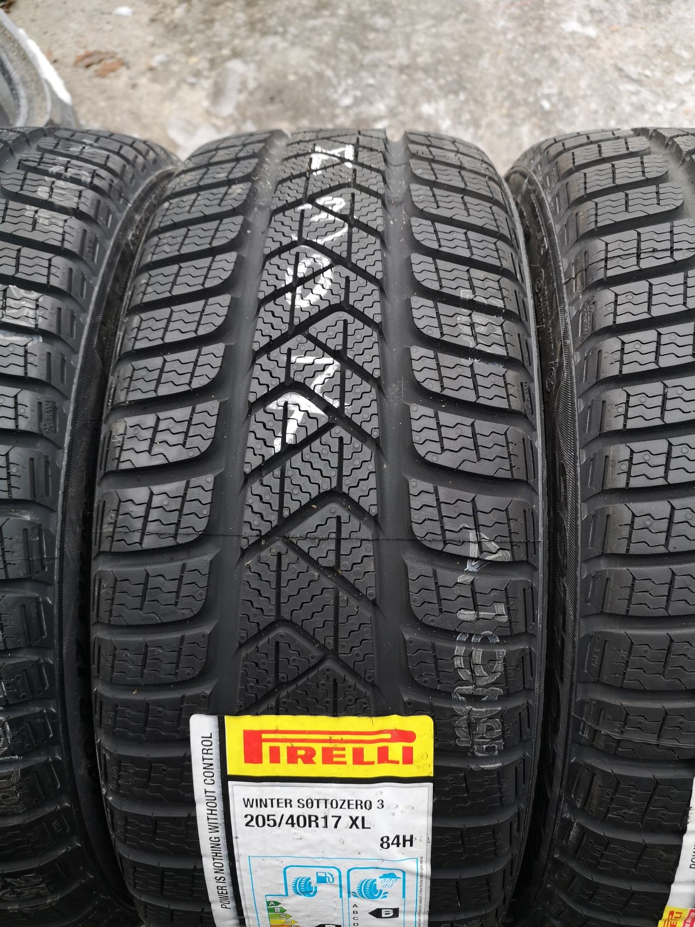 Nowe opony zimowe 205/40/17 Pirelli Sottozero 3 4szt