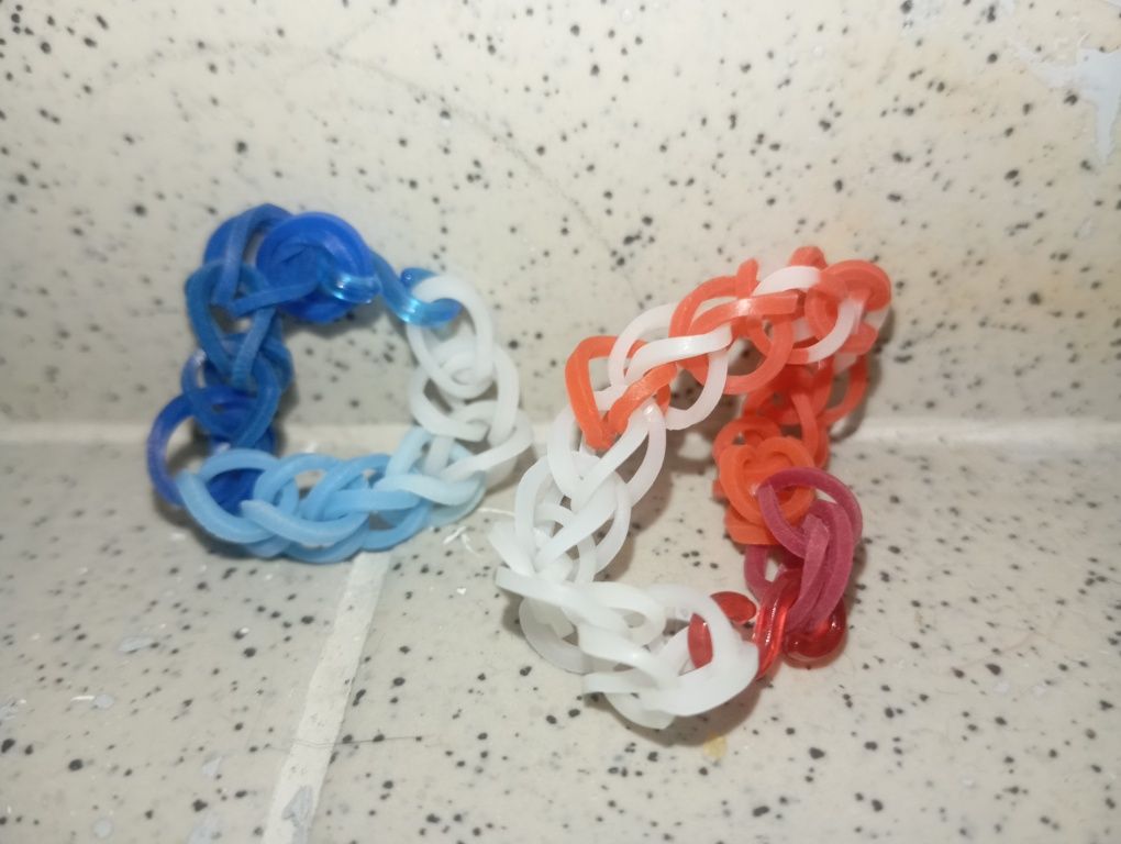 Pulseiras elásticas coloridas