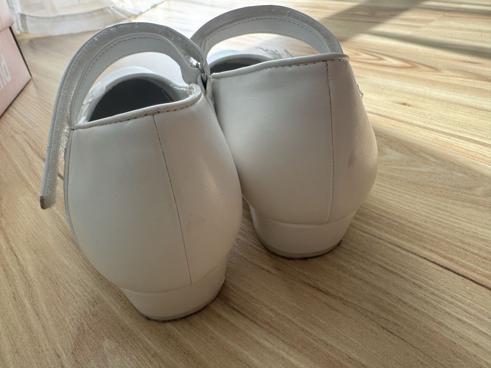 Buty komunijne dziewczęce  białe