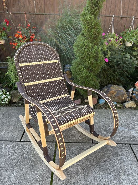 Крісло-гойдалка плетена з лози та штучного ротангу