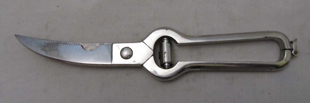 Старі кухонні ножиці.