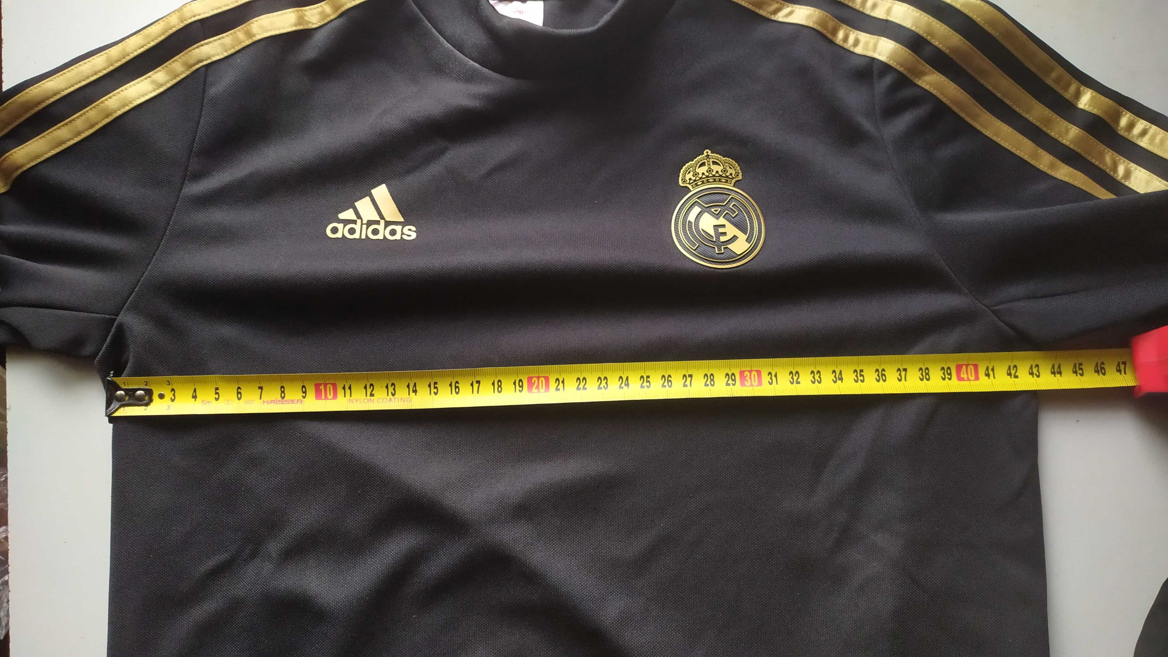 Продам кофта- футболка adidas c длинным рукавом.