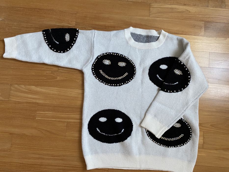 Sweter w świecące minki