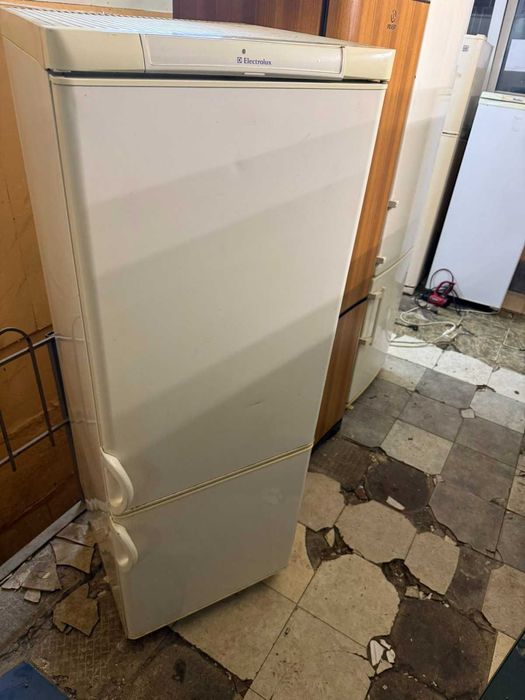 Холодильник Занусі гарний стан для студентів і інші