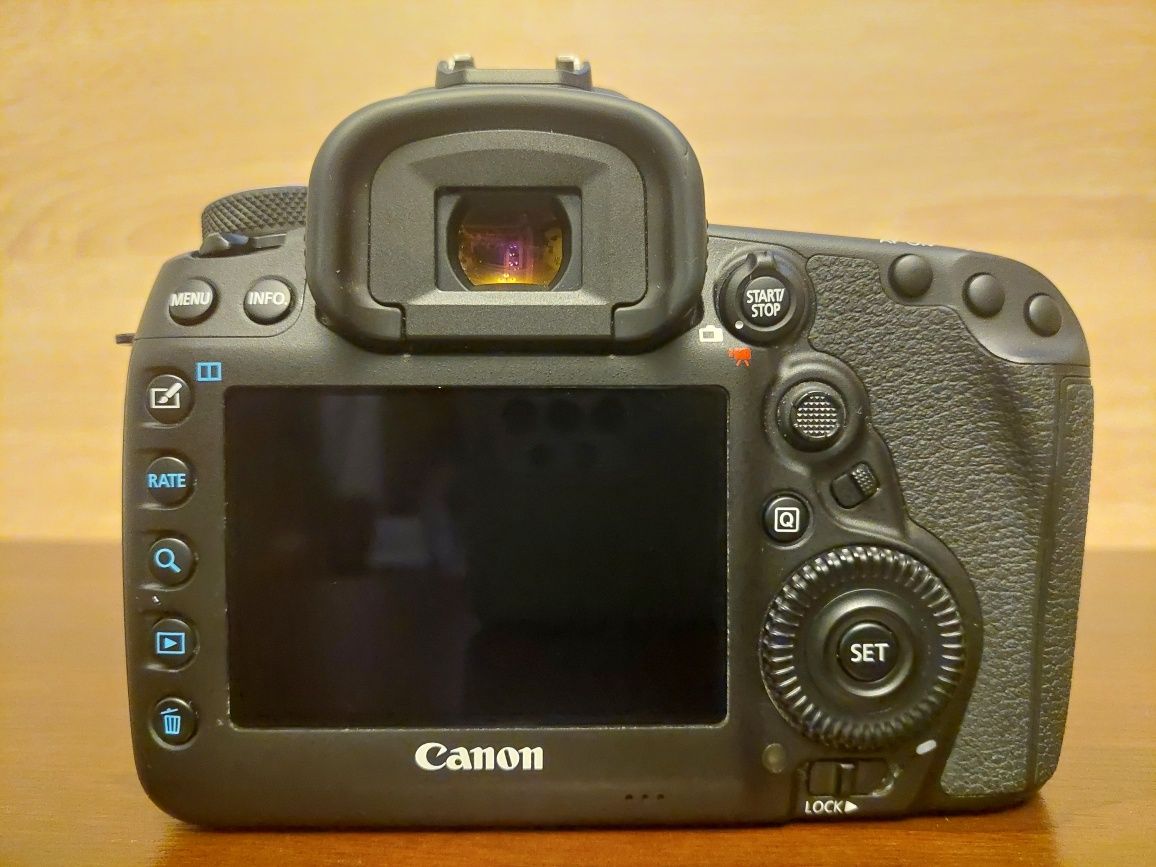 Canon EOS 5D Mark IV + BG-E20