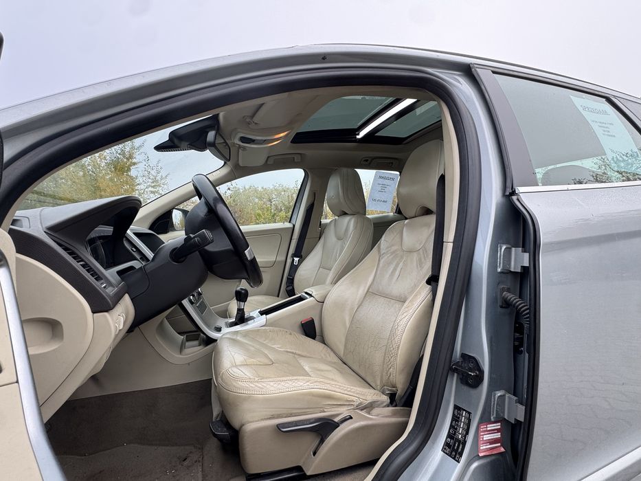 Volvo XC60 2.4 D5 manual 10 LAT W JEDNYCH REKACH! Dvd, panorama