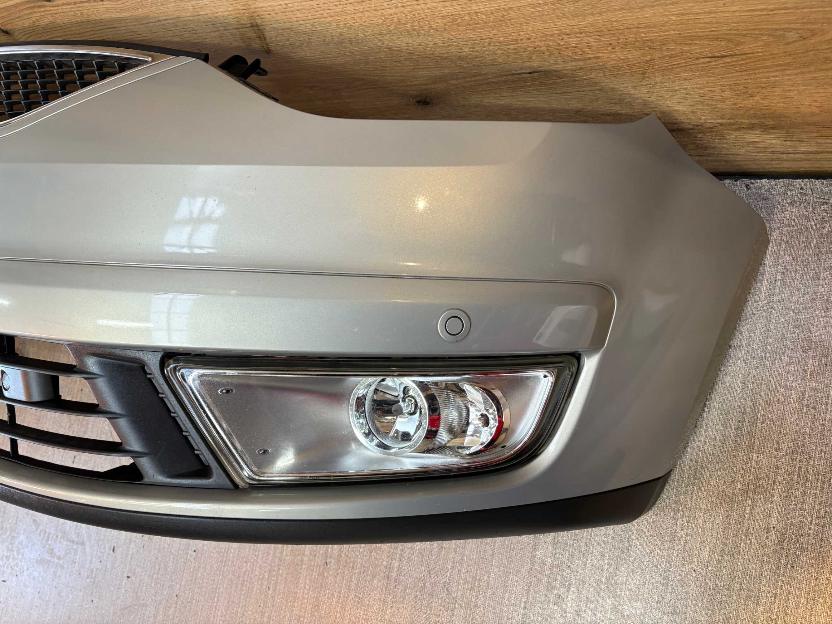 Zderzak przedni ford galaxy 4xpdc kolor d8