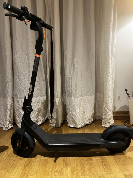 Hulajnoga elektryczna Segway E2 Pro 350W 35km 10" Czarny