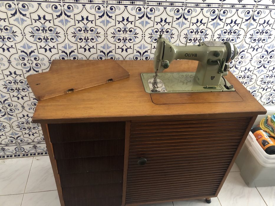 Maquina de costura oliva