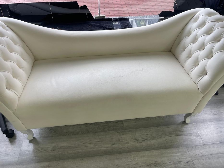 Sofá branco impecável