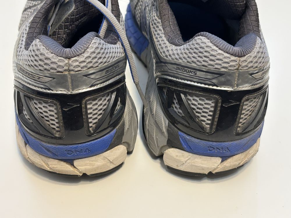 Brooks Beast 16 Extra Wide Running Shoes