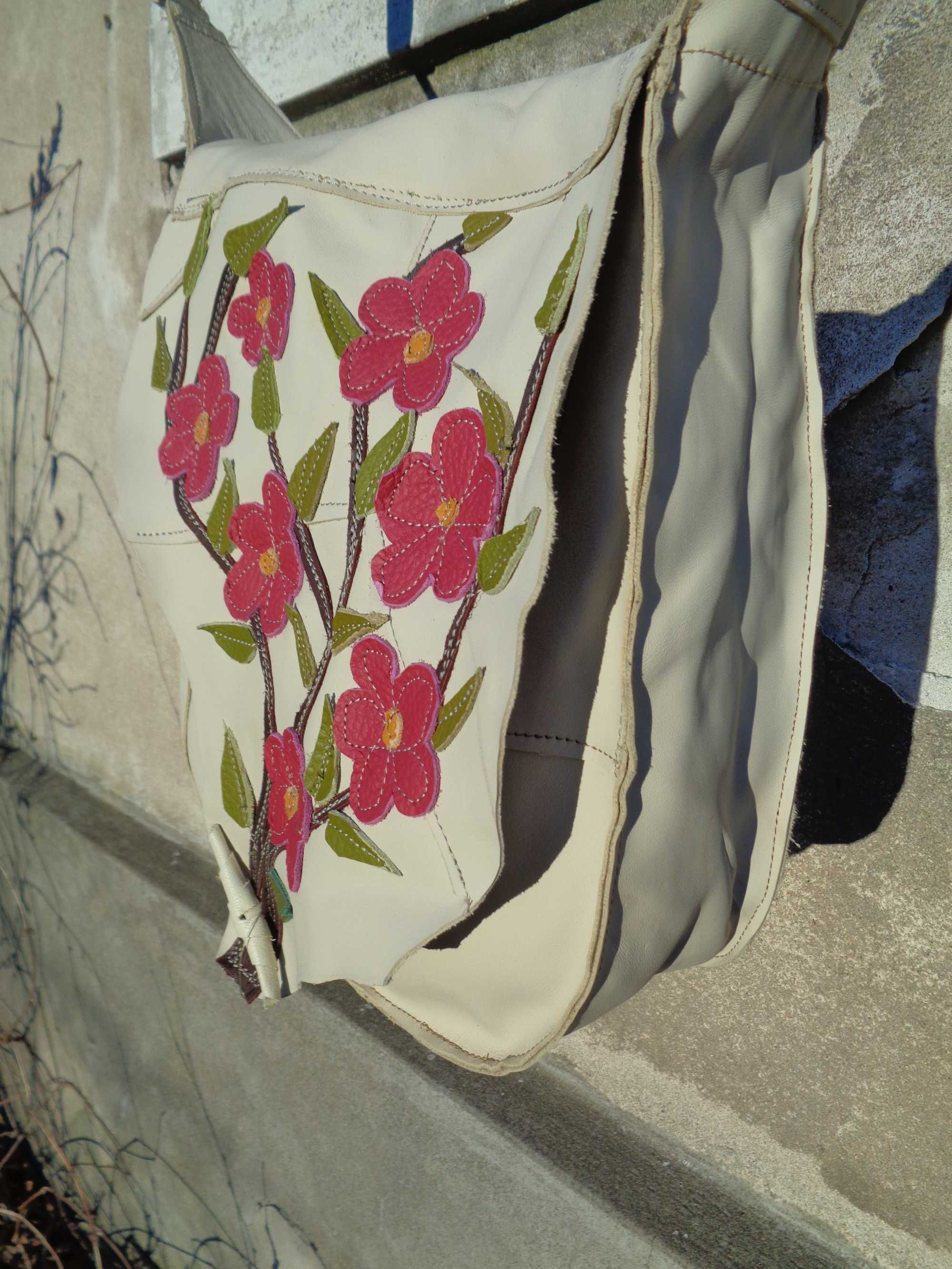 Artystyczna torebka skórzana z kwiatami. Handmade