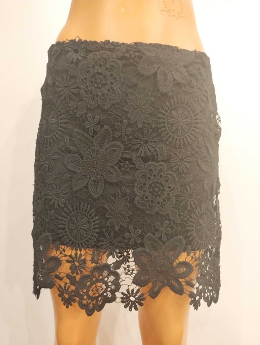 Czarna koronkowa spódniczka r. L