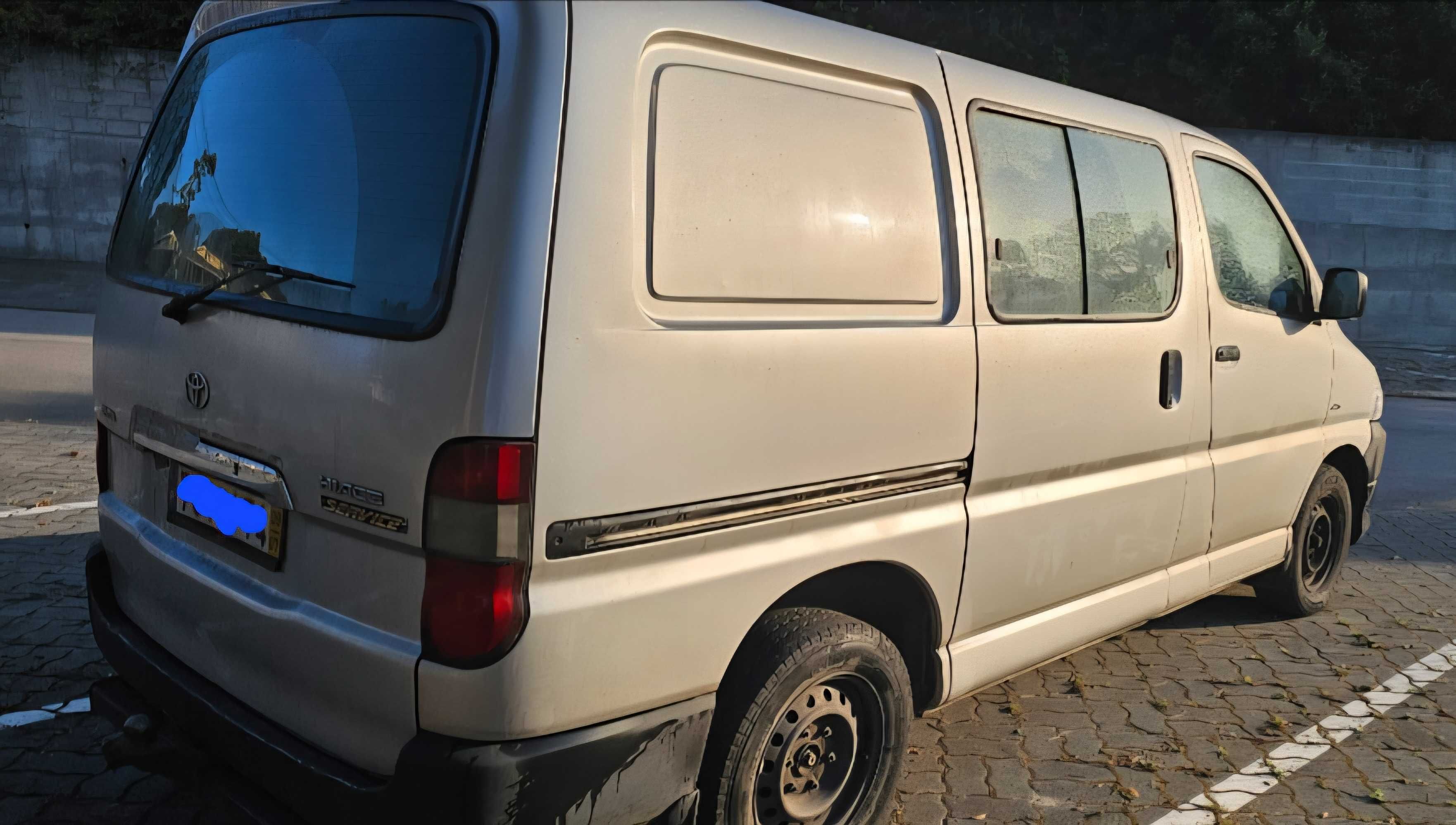 Toyota Hiace 2.5 D4D Service 6 lugares
