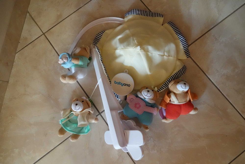 Karuzela do łóżeczka misie z pozytywką plus sensoryczny gratis