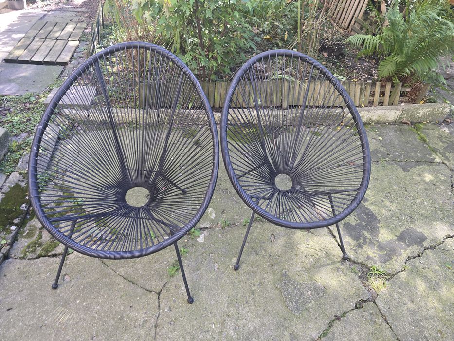 Krzesła balkonowe albo ogrodowe duże- 2 sztuki