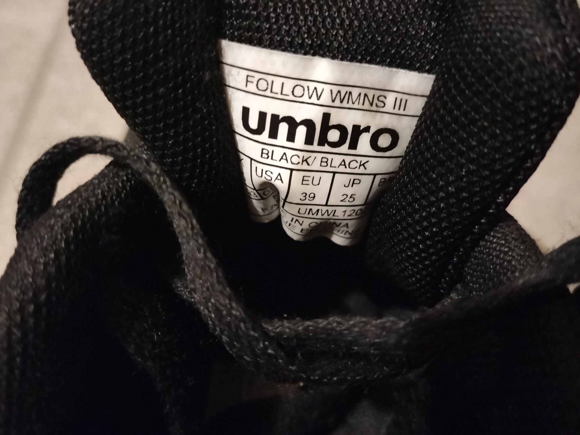 Buty jak nowe Umbro 39 czarne stan idealny