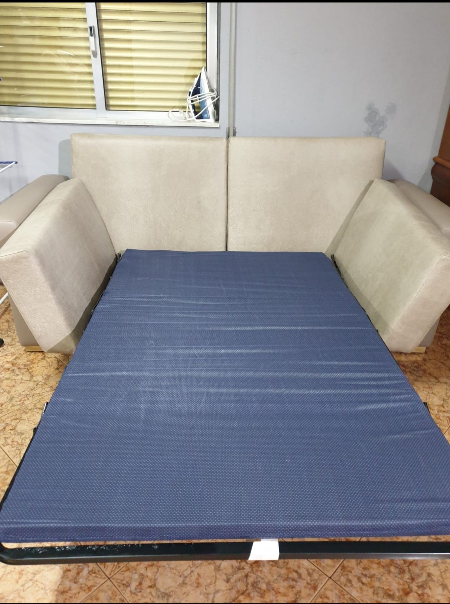 Vendo sofá cama em  sintético