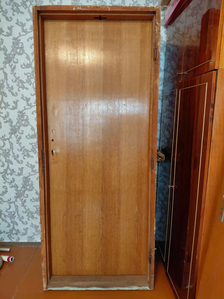 Входная дверь, двойные двери межкомнатные двери, ручки,замки