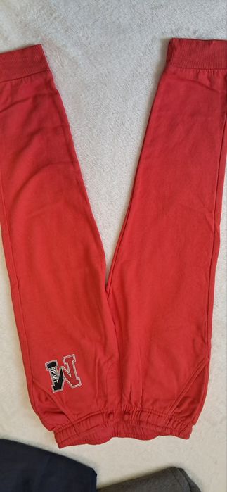 Спортивні штани.