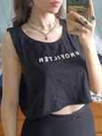 Czarny crop top z napisem #nofilter