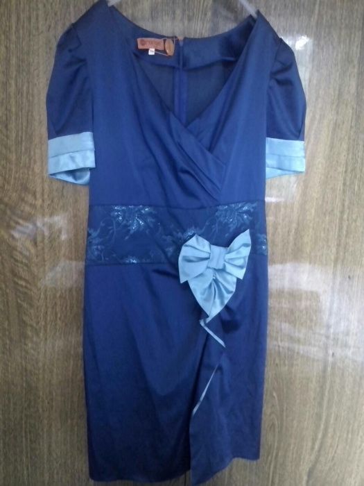 Новое платье 44 размер цвет синий с голубым нарядное красивое