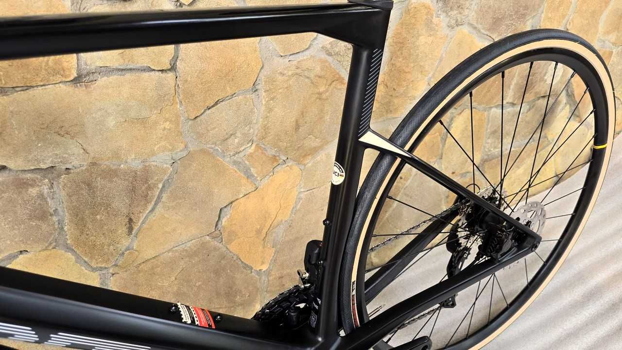 Карбоновий шосейний велосипед BMC Roadmachine 01 FIVE Ultegra Di2