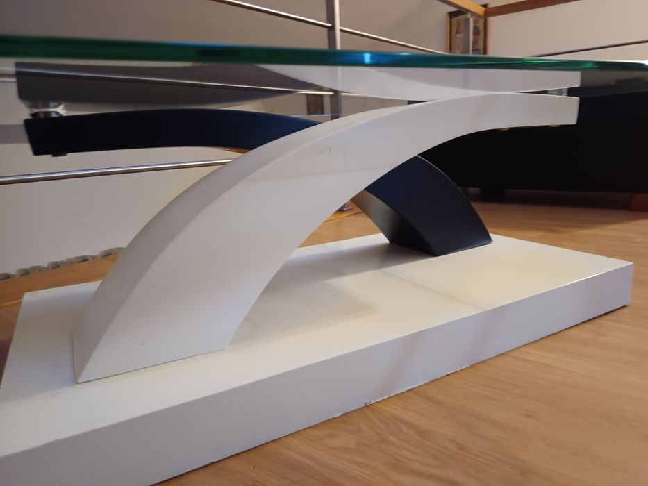 Mesa decorativa com tampo em vidro