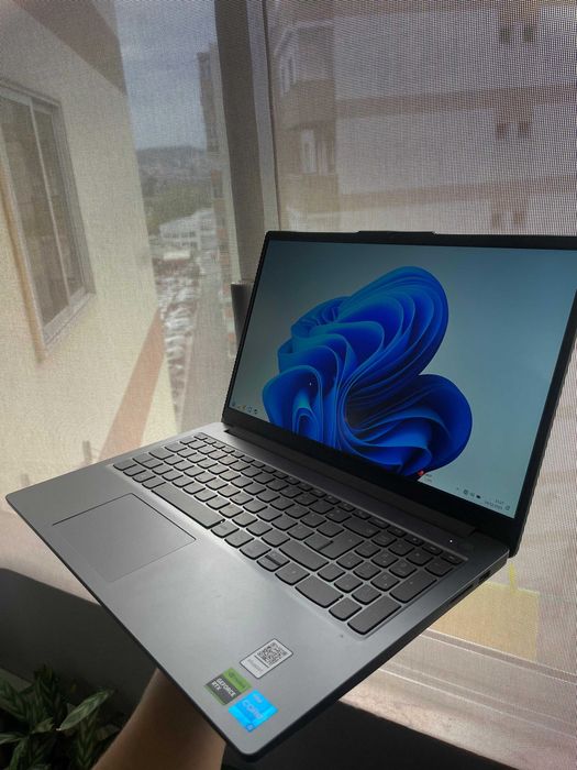 Portátil Gaming Lenovo LOQ RTX 2050 16GB RAM 144Hz