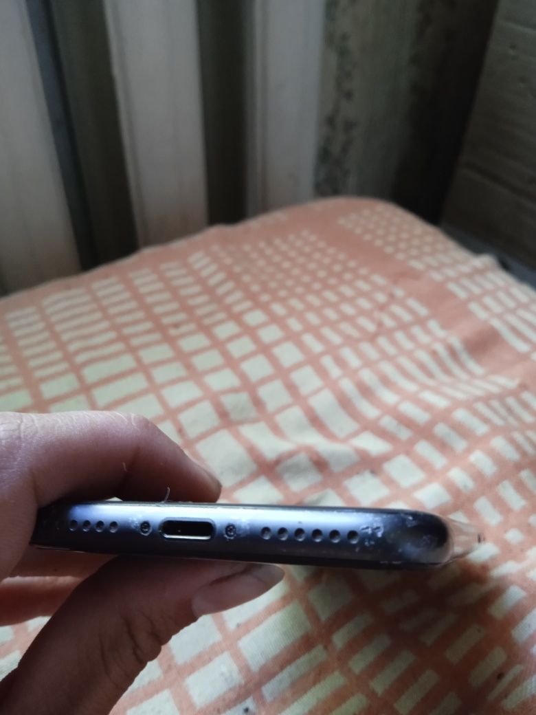 Айфон 8 на 64 гб с родной батареей