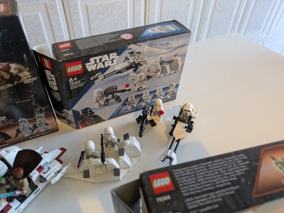 6 Lego Star Wars sets 24 minifigs