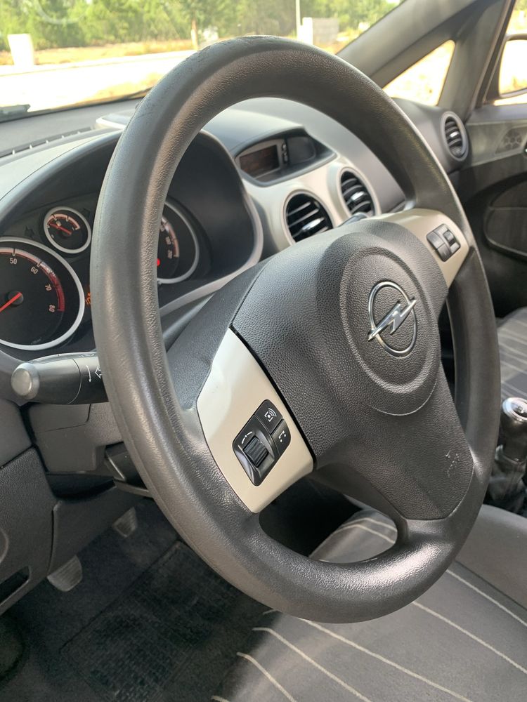 Opel Corsa  D // 105 mkms// AC e Cruise controle // motor corrente