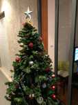 Árvore de Natal com enfeite de pinhas