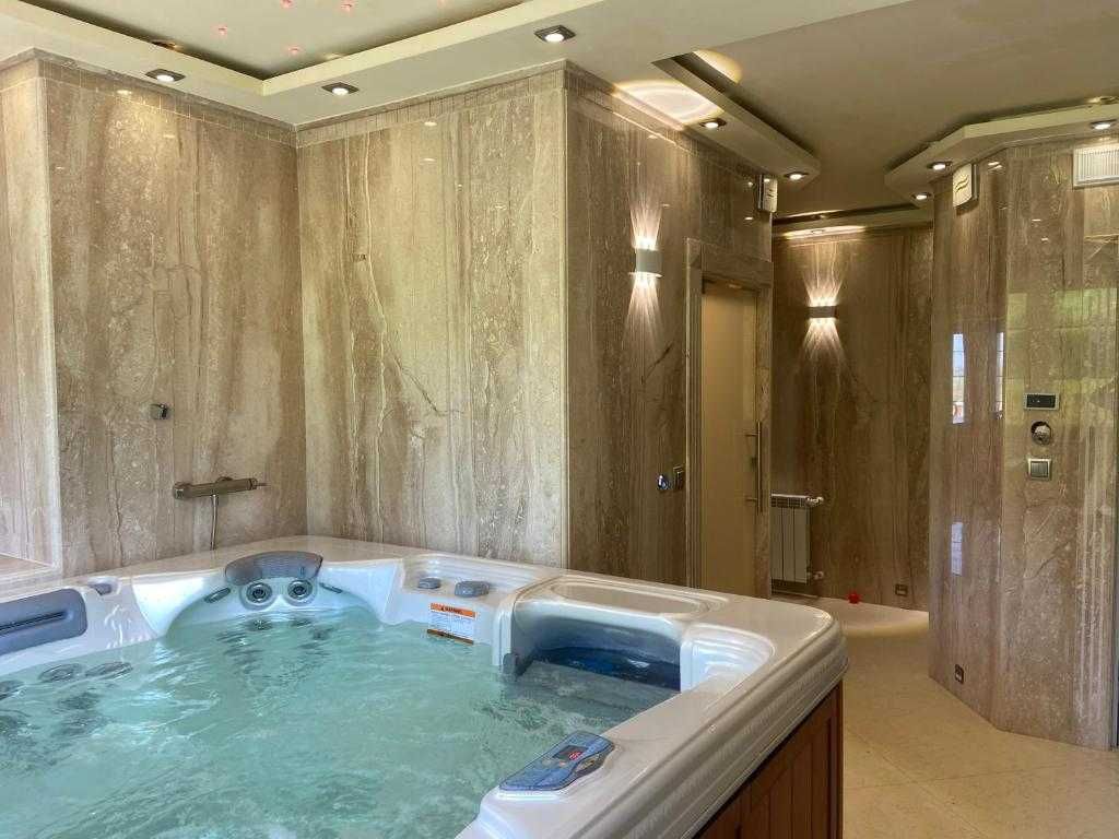 Dom na Wyłączność z Wanna Hydromasażem, Basenem i Suną
