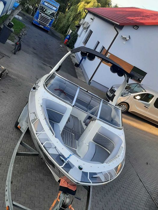 Vincent Vip 232 Bowrider wake surf momba nautique mastercraft