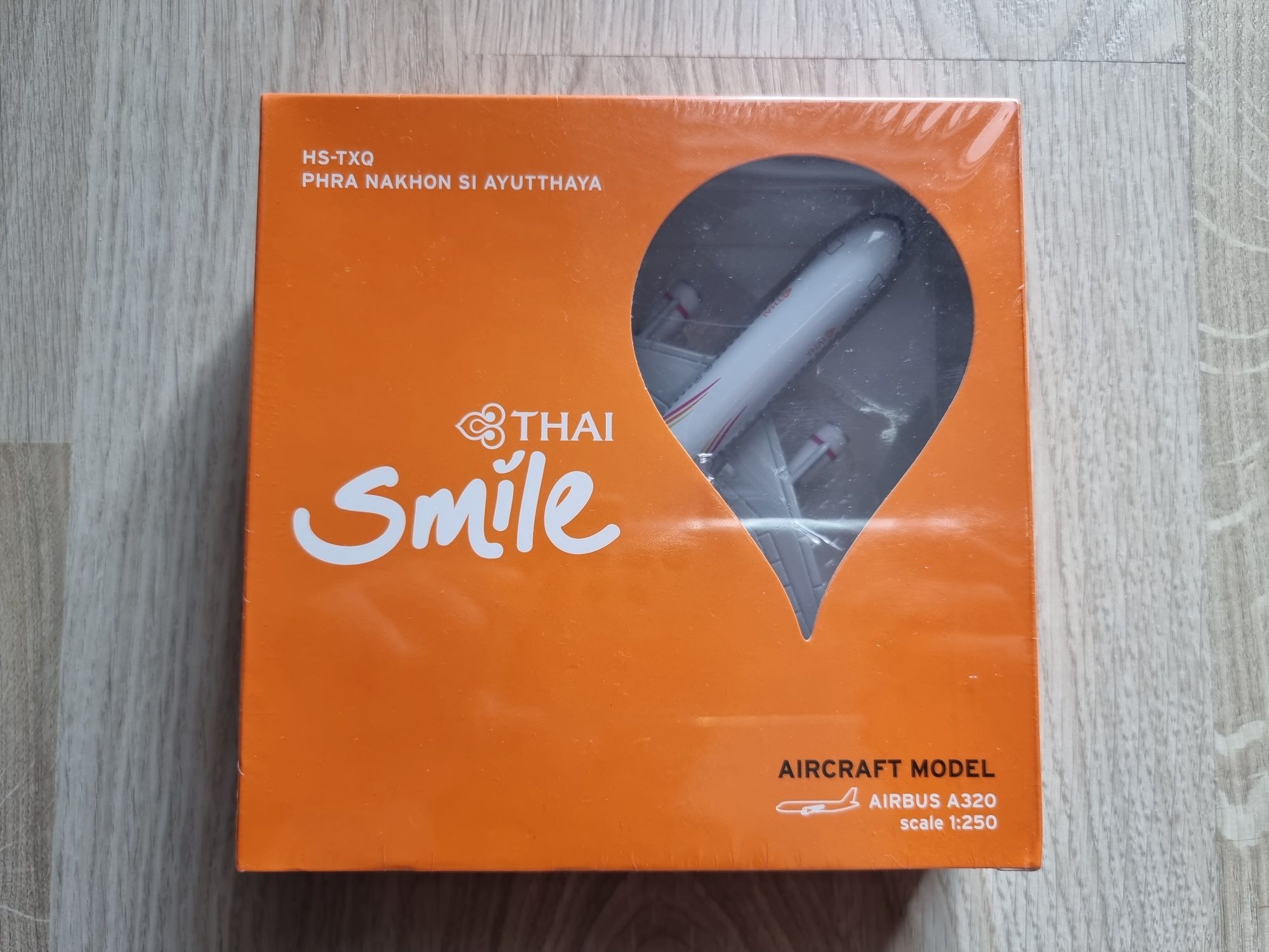 Model samolotu Airbus A320 Thai Smile skala 1:250