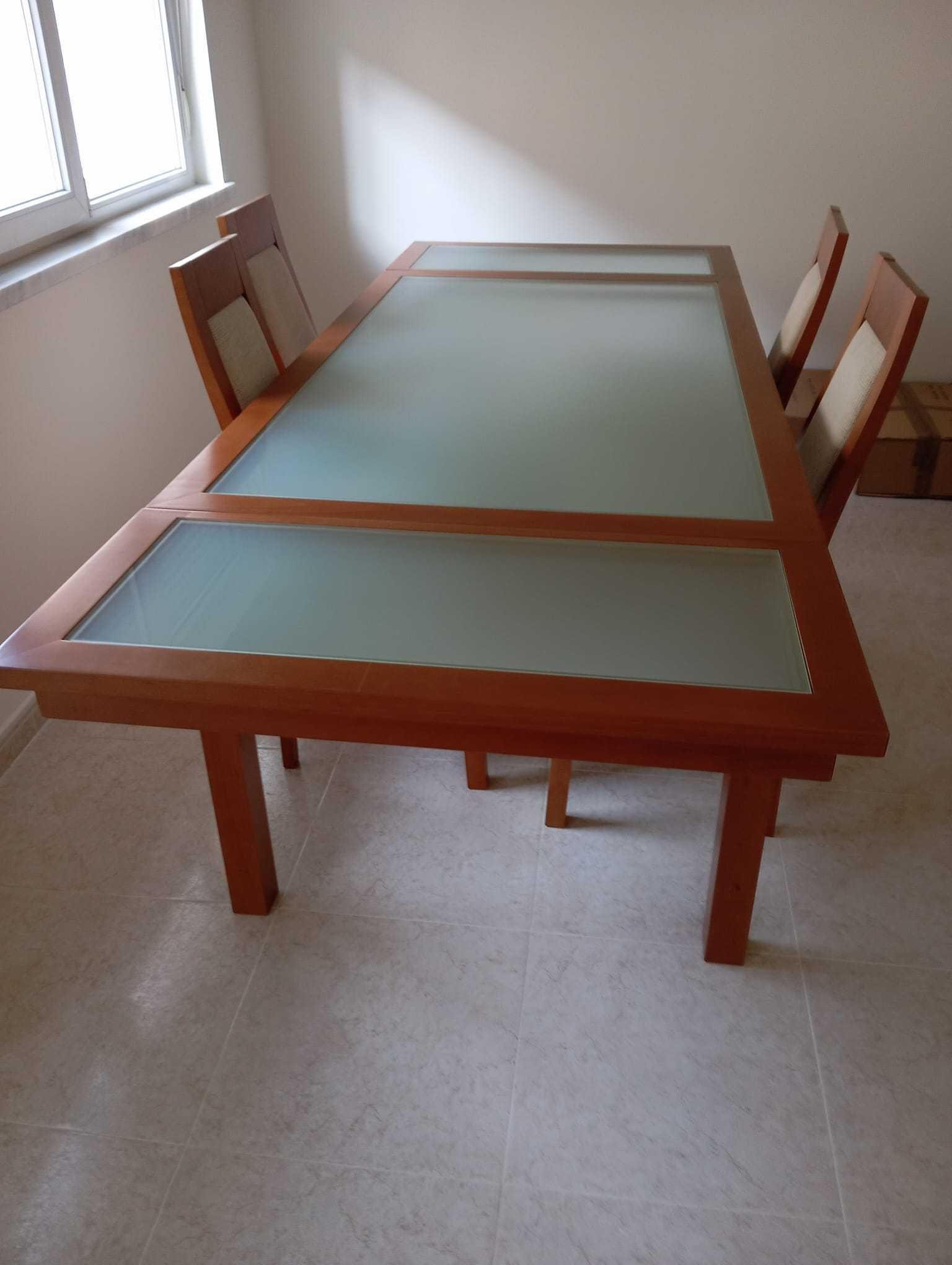 Vendo mesa de refeição