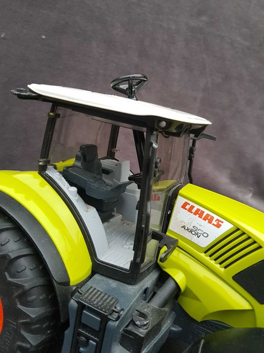 Bruder Claas Axion 950 Traktor
